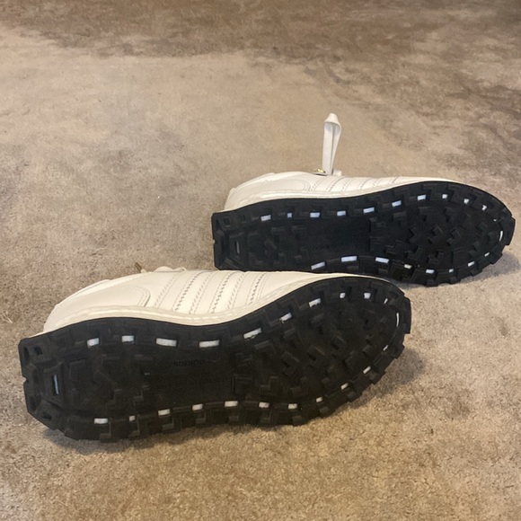 Adidas Women’s Retropy E5 Shoes, Off White/ Off White/ Gold Metallic, 7 - Picture 6 of 6